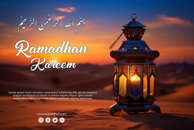 Les lumières de la lanterne du Ramadan avec un fond désertique décoré avec le soleil commençant à se coucher et dans le mi