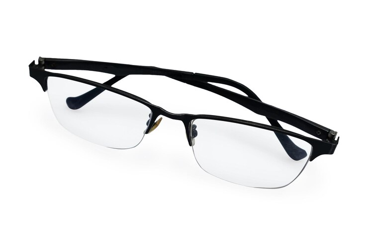PSD lunettes à demi-bord avec couleur noire découpée isolée