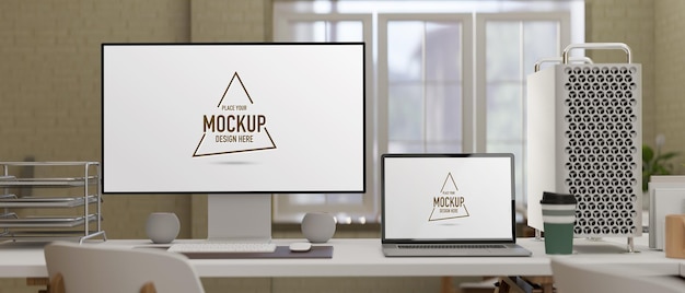 Luogo di lavoro moderno di rendering 3D con mockup di dispositivi di computer