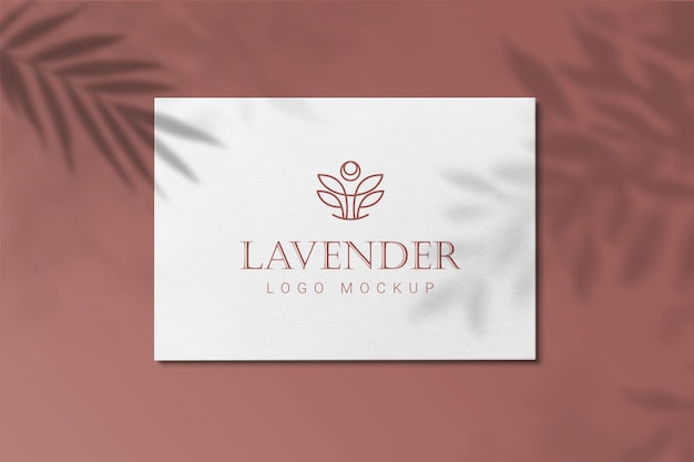 Lusso mockup logo su carta su una parete con ombre