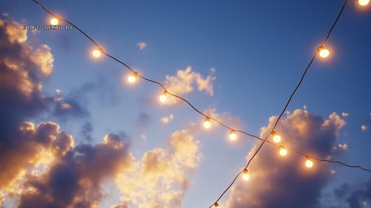 PSD luzes de cordas brilhando contra um céu de pôr-do-sol vibrante com nuvens fofas