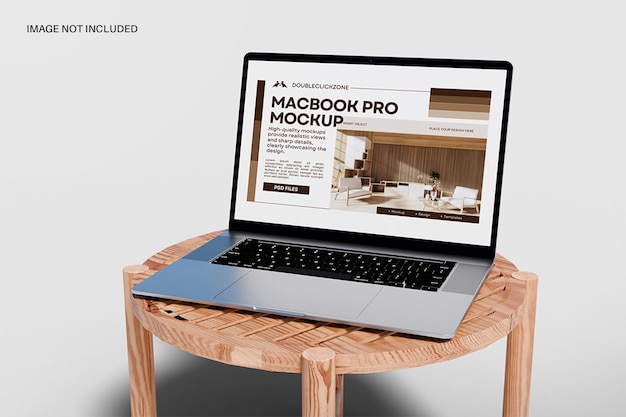 Macbook Pro Mockup en una mesa de madera