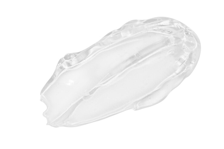 macchia di gel cosmetico trasparente su uno sfondo vuoto