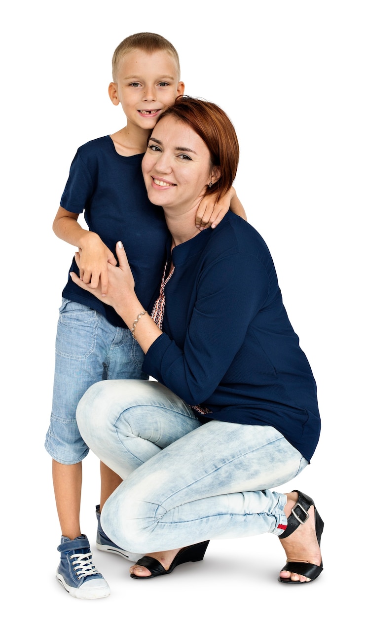 PSD madre hijo abrazando amor juntos concepto