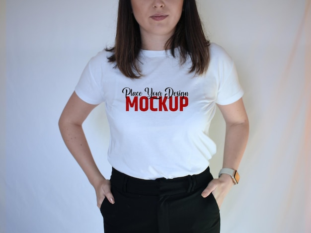 Mädchen T-Shirt Mock up in PSD