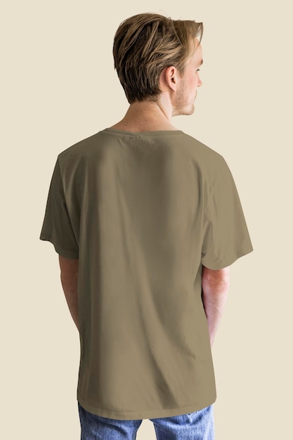 Männer-Casual-T-Shirt-Mockup-PSD