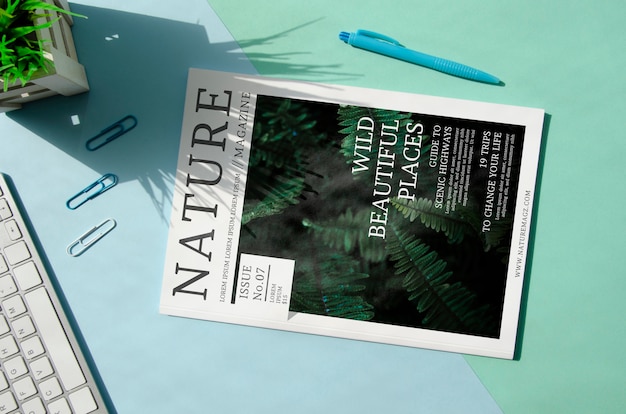 PSD magazine nature à côté de la maquette du clavier