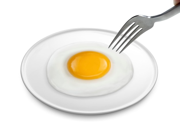 Une Main D'homme Tient Un œuf Frit à La Fourchette Sur L'arrière-plan Transparent De L'assiette