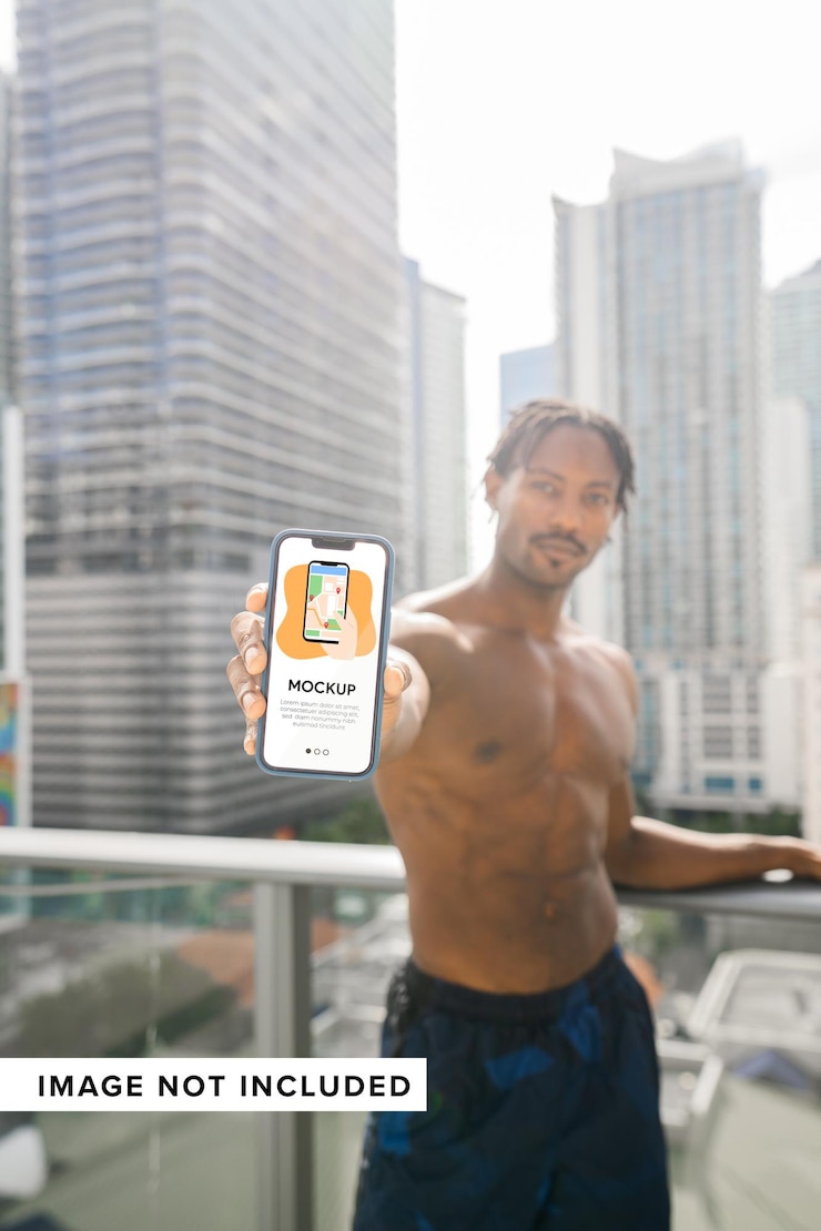 PSD mann, der draußen smartphone mit gebäudehintergrundmodell zeigt