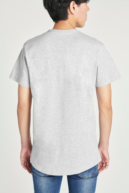 Mann in einem grauen T-Shirt-Mockup