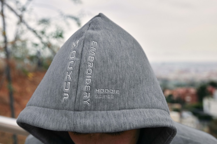 PSD mann mit sweatshirt-attrappe