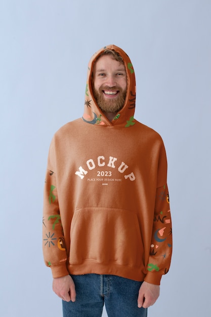 Mann mit Sweatshirt-Mock-up-Design