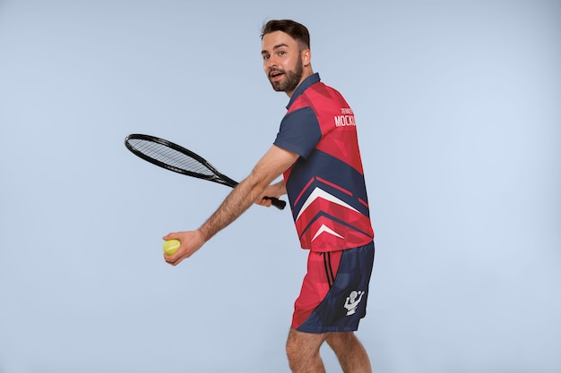 PSD mann trägt tennis-outfit-attrappe