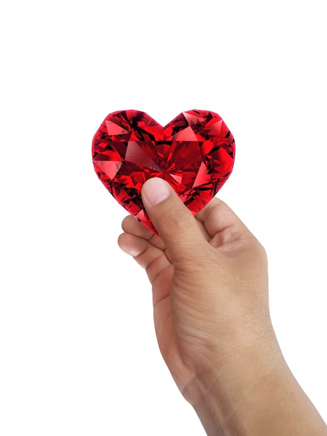 Mano que sostiene el fondo transparente de diamante en forma de corazón rojo