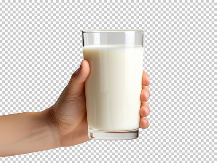 PSD mano sosteniendo un vaso de leche fresca aislada sobre un fondo transparente png disponible