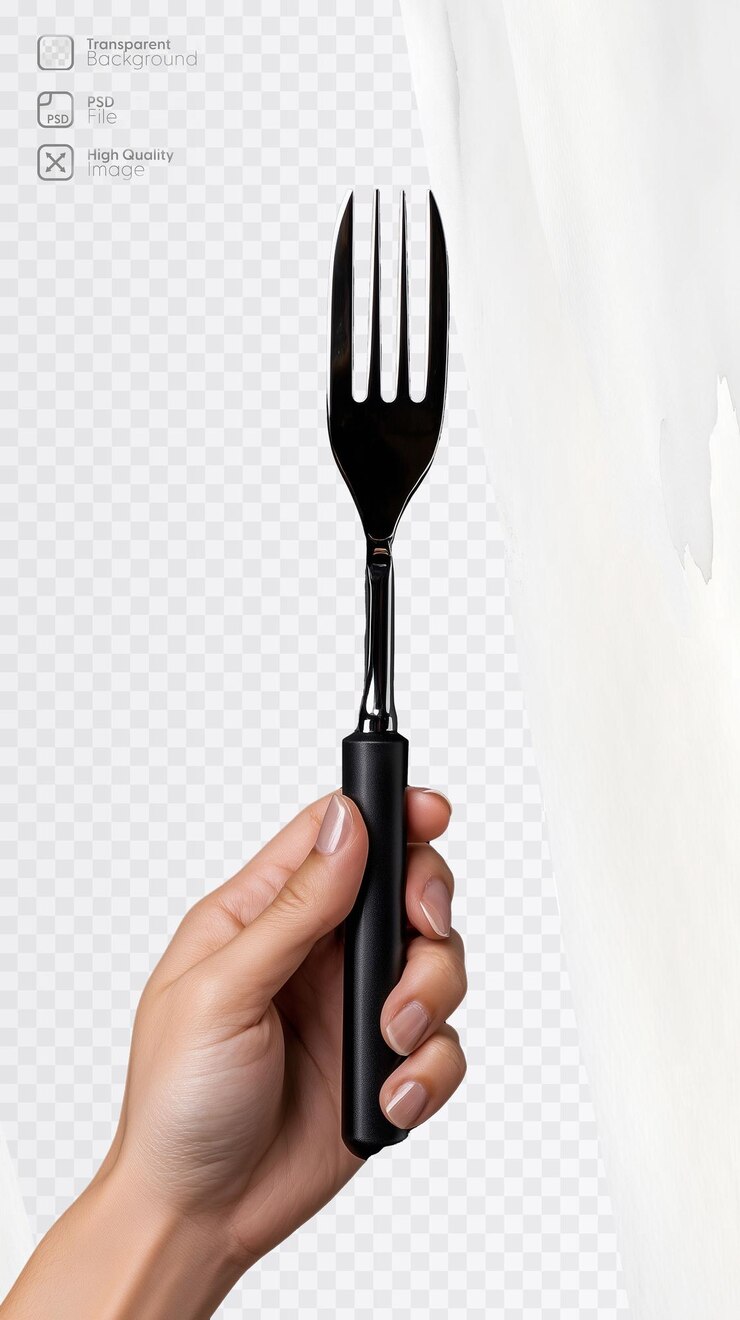 PSD mano con un tenedor de acero inoxidable brillante con un mango negro sobre un fondo transparente