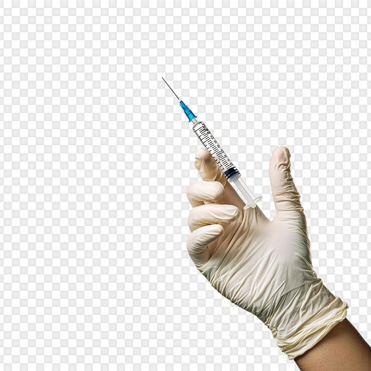 PSD mão com luva segurando uma seringa isolada sobre um fundo transparente
