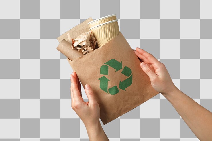 PSD mãos prontas para descartar materiais recicláveis isolados em png branco
