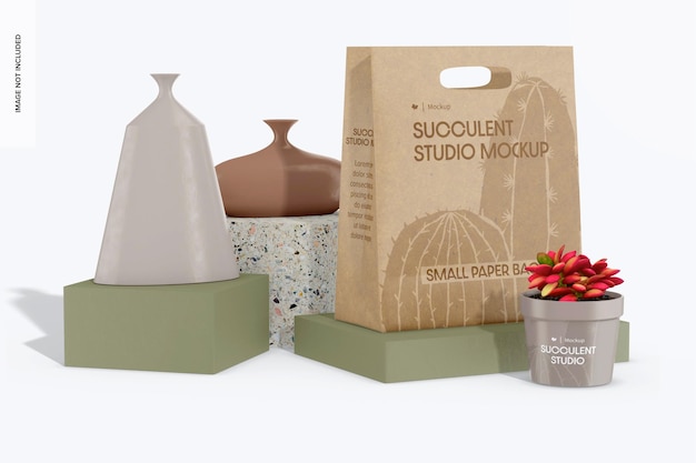 Maqueta de bolsa de papel pequeña suculenta en podio