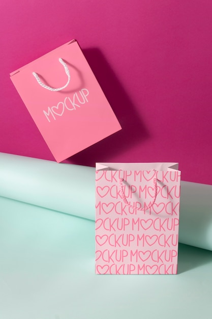 PSD maqueta de bolsa de regalo de ciclamen rosado