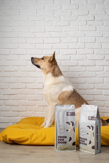 PSD maqueta de bolsas de comida para mascotas con perro