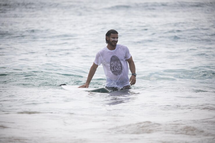 PSD maqueta de camiseta de surfista