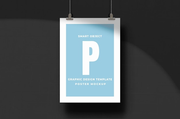 Maqueta de cartel minimalista colgando sobre fondo de pared oscura