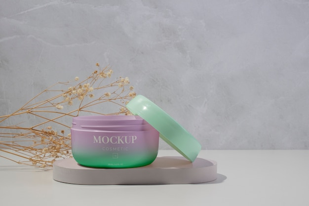 Maqueta de contenedor de crema y planta