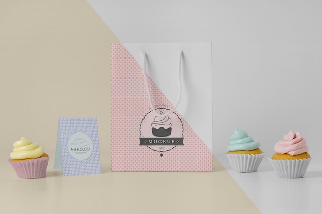 PSD maqueta de delicioso cupcake