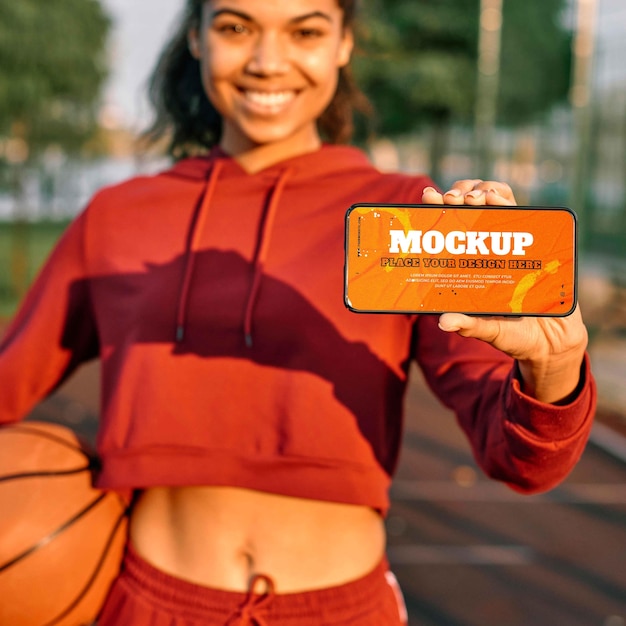 Maqueta de diseño de juego de baloncesto con smartphone