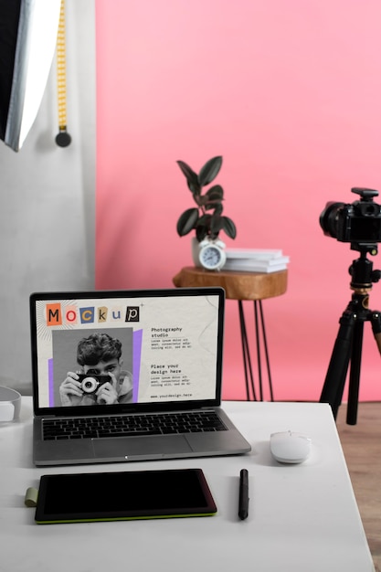 Maqueta de dispositivo en el estudio de fotografía
