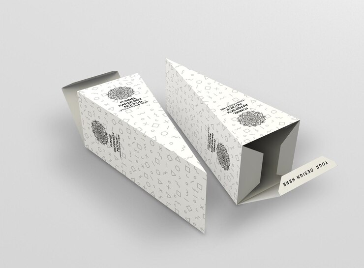 PSD maqueta de empaque de caja piramidal