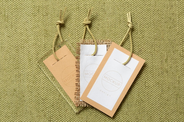 Maqueta de etiqueta de papel ecológico en tela de arpillera