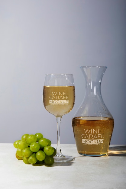 Maqueta de jarra de vidrio para vino.