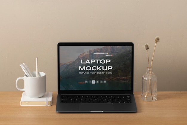 Maqueta de laptop en interiores
