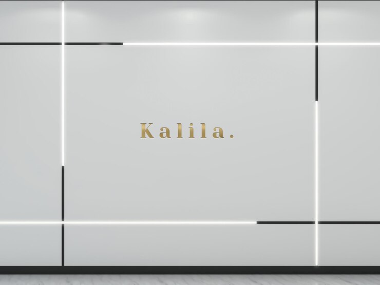 PSD maqueta de letrero de logotipo tipográfico en elegante interior de fondo de pared blanca