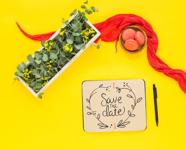 Maqueta de libreta con decoración floral para boda o cita