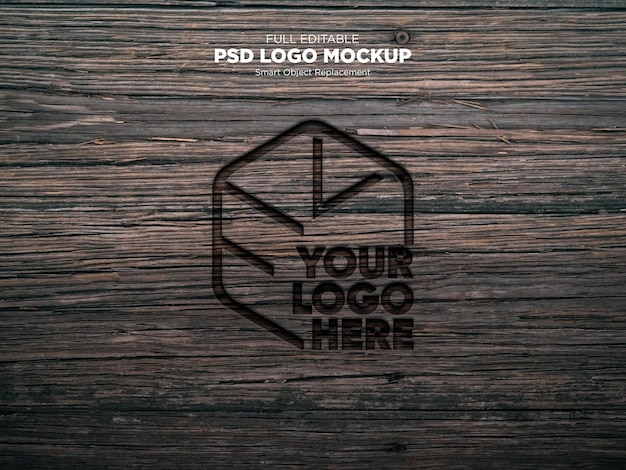 Maqueta de logotipo editable grabada en superficie de madera