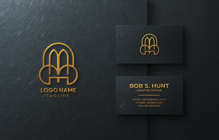 Maqueta de logotipo de lujo con efecto en relieve dorado en superficie negra