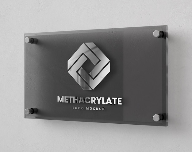 Maqueta del logotipo de metacrilato en la pared