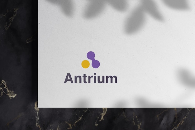 maqueta de logotipo en papel blanco con superposición de sombras