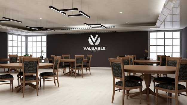 PSD maqueta de logotipo plateado en la pared de un café o restaurante con mesa y silla de madera