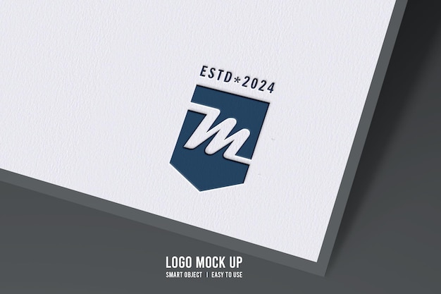 maqueta de logotipo en relieve sobre papel blanco