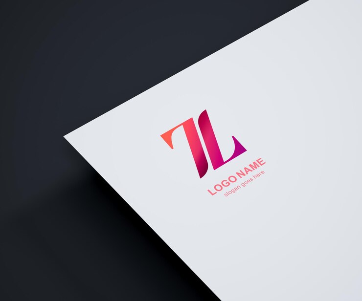Maqueta de logotipo sobre papel blanco y fondo oscuro