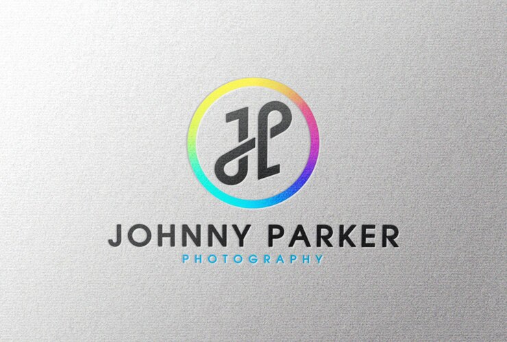 Maqueta de logotipo a todo color sobre papel blanco