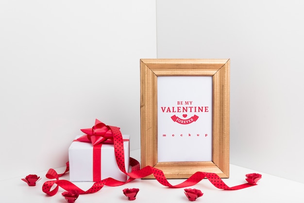 Maqueta de marco con concepto de San Valentín