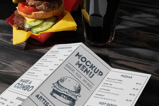 Maqueta de menú de hamburguesas con comida sabrosa