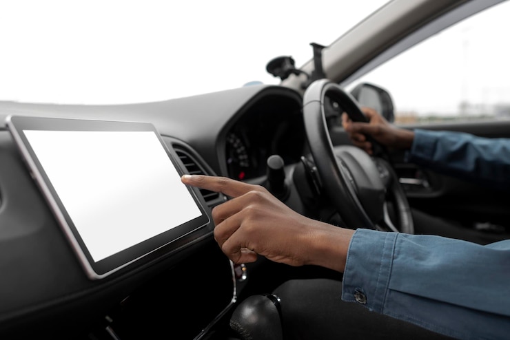 PSD maqueta de pantalla blanca de la tableta en un coche autónomo
