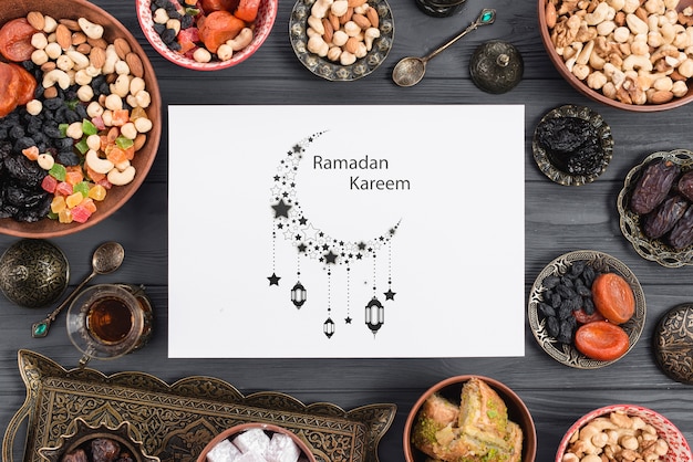 PSD maqueta de papel con concepto de ramadan