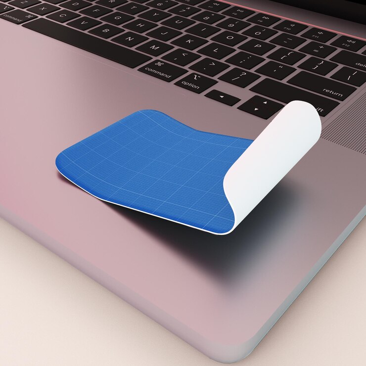 Maqueta PSD de pegatina rectangular en computadora portátil con diseño personalizable